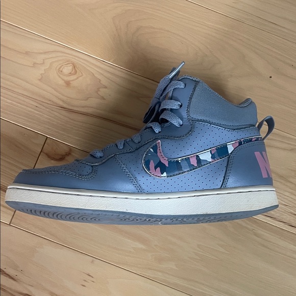 Nike Big Kids Gray/Blue Sneakers with Pink and Light Blue Camo Swooshes - Picture 5 of 6